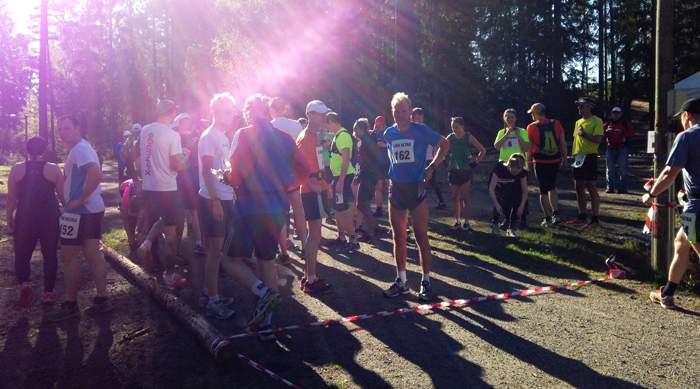 Innan start. Daniel Nilsson längst fram (162).