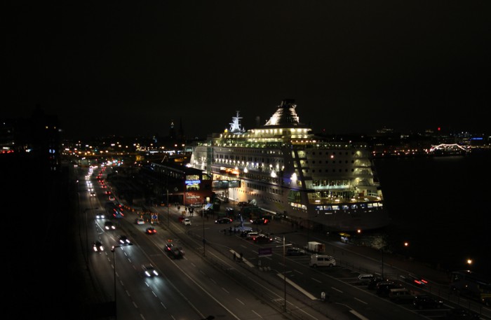 Här kommer de att tillbringa de 12 timmarna. 193 meter löparbana finns på övre däck.