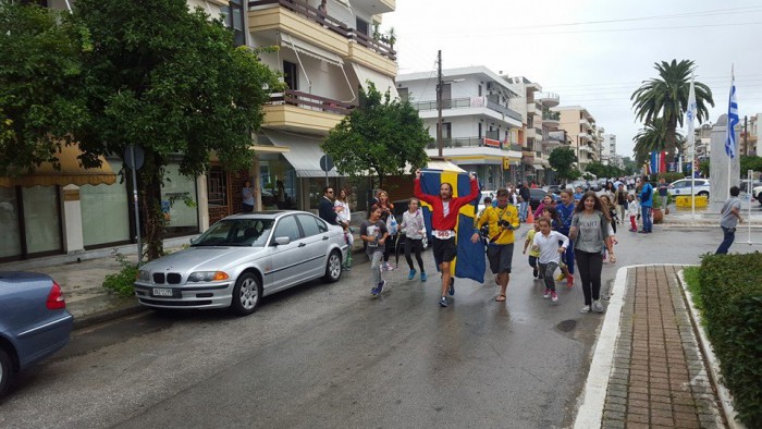 Johan Steene - på väg mot mål i Spartathlon. 28:42:41. Foto: Ivan Bretan